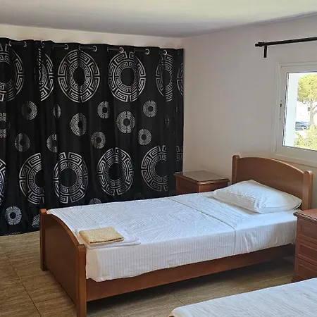 Diver's Den Daire Protaras